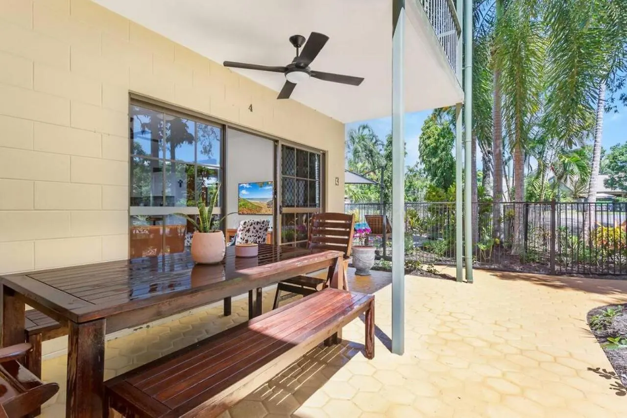 Casa De Playa - Beach Townhouse Holloways Beach