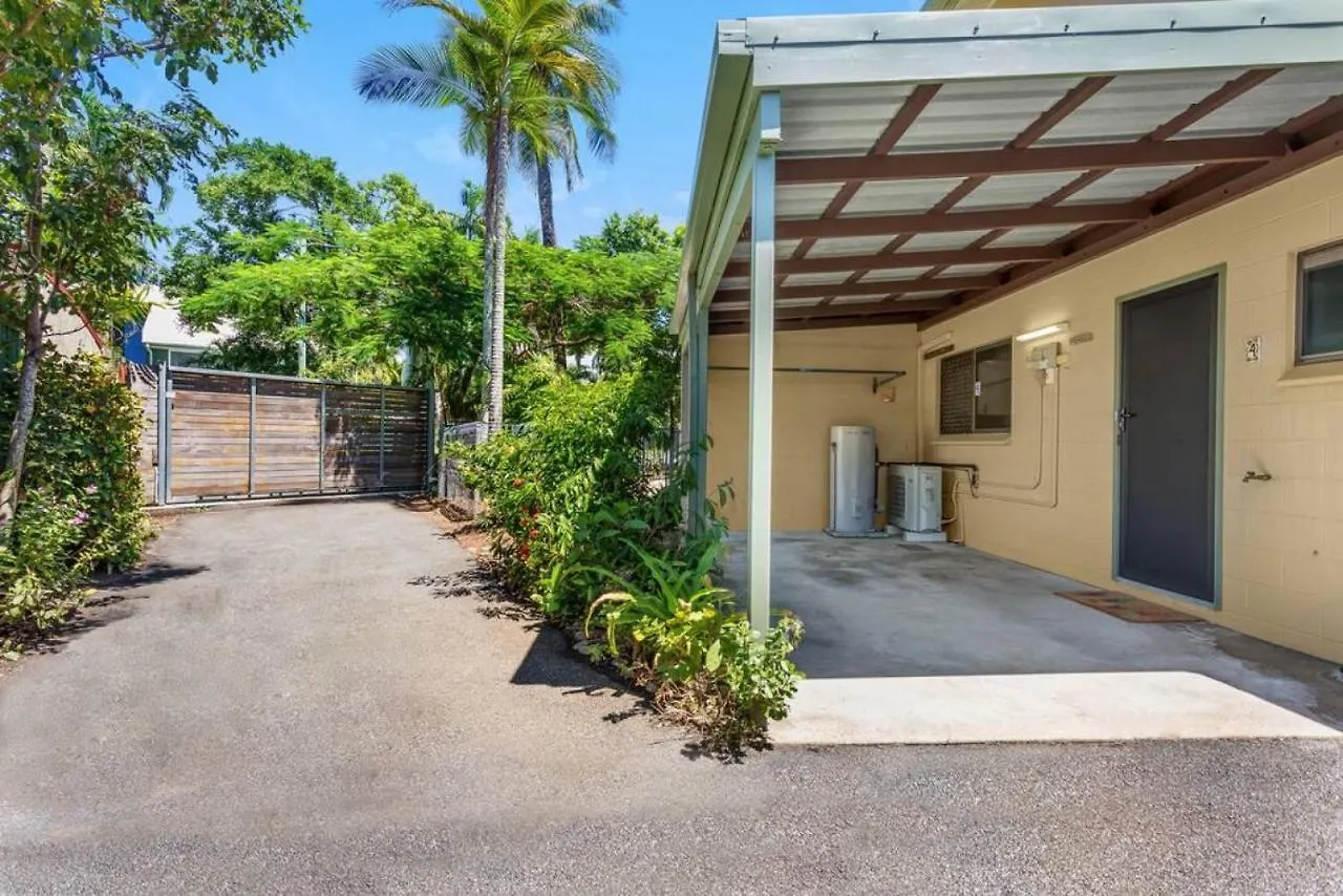 Casa De Playa - Beach Townhouse Holloways Beach