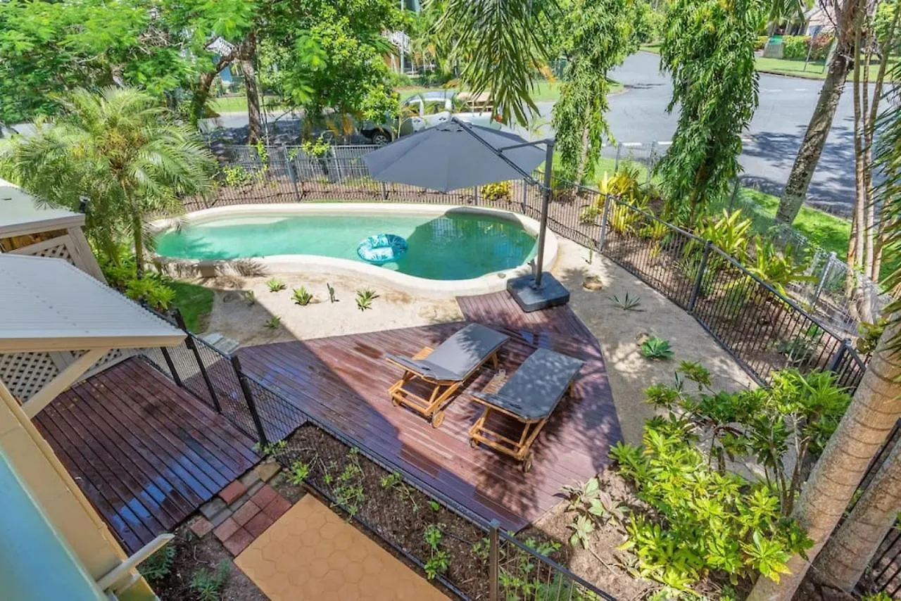 Casa De Playa - Beach Townhouse Holloways Beach