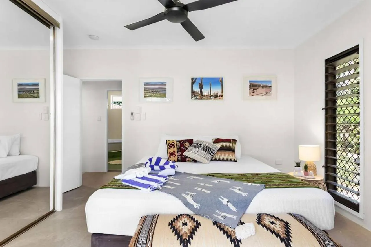 Casa De Playa - Beach Townhouse Holloways Beach Australia